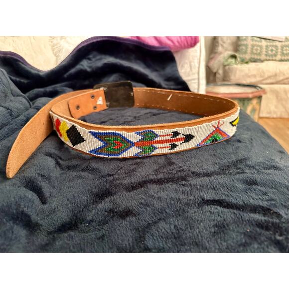 VINTAGE NATIVE BEADED BELT ON LEATHER W/ BRASS BUCKLE - Picture 8 of 9
